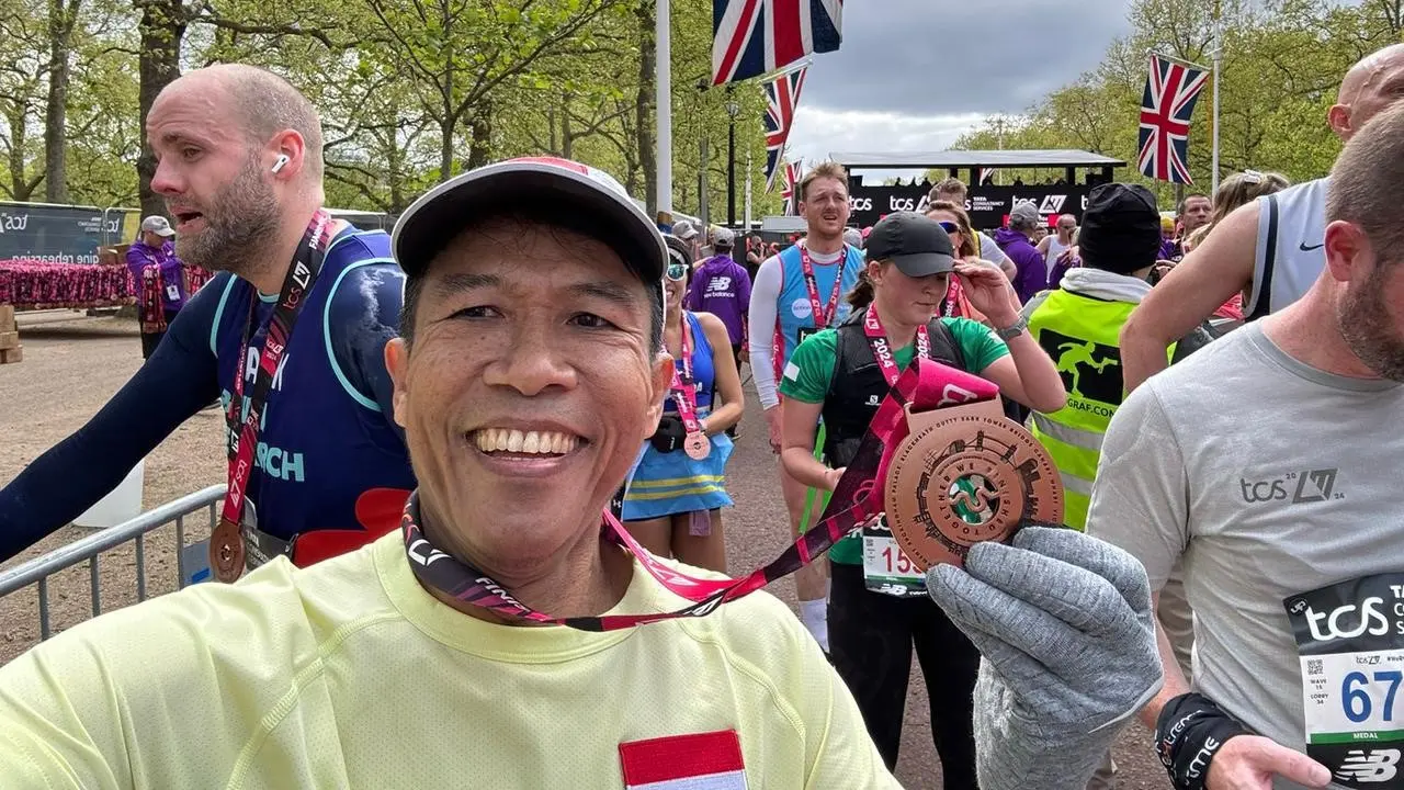 Anggota Komisi XI DPR  Mukhamad Misbakhun mengikuti ajang TCS London Marathon 2024.