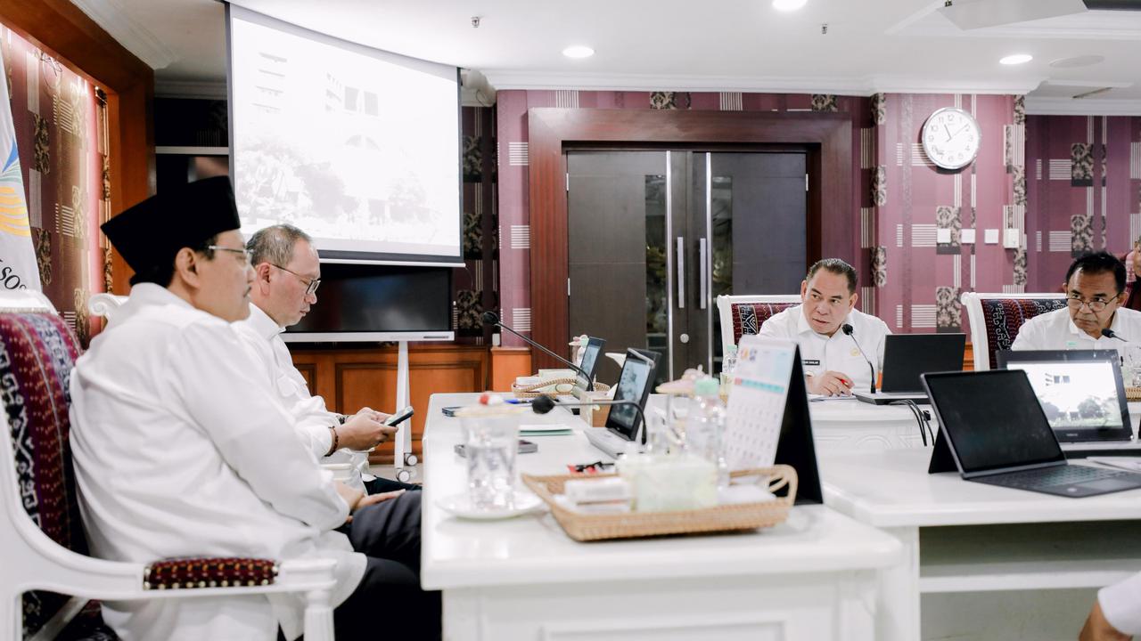 Menteri Sosial Saifullah Yusuf saat audiensi bersama Bupati Fakfak Samaun Dahlan & Bupati Flores Timur Antonius Doni Dihen