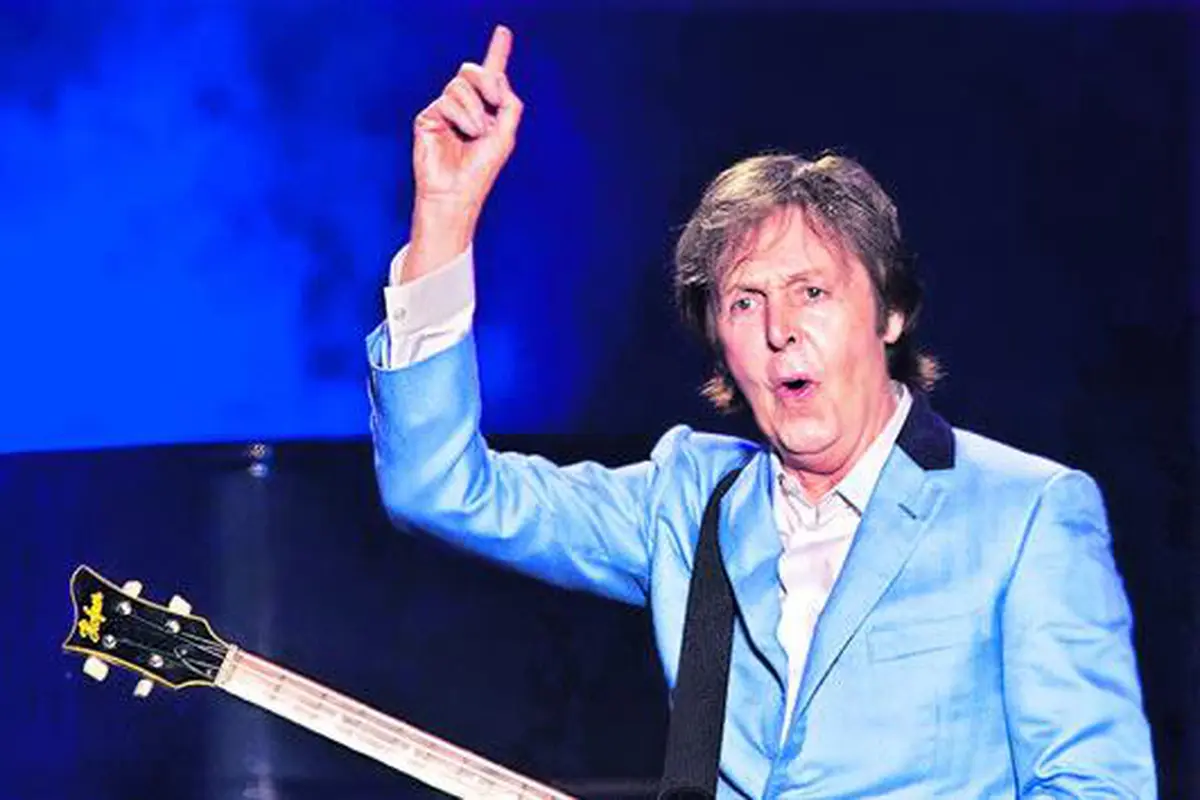 Logo Raksasa Paul McCartney Dipahat di Pegunungan Ekuador