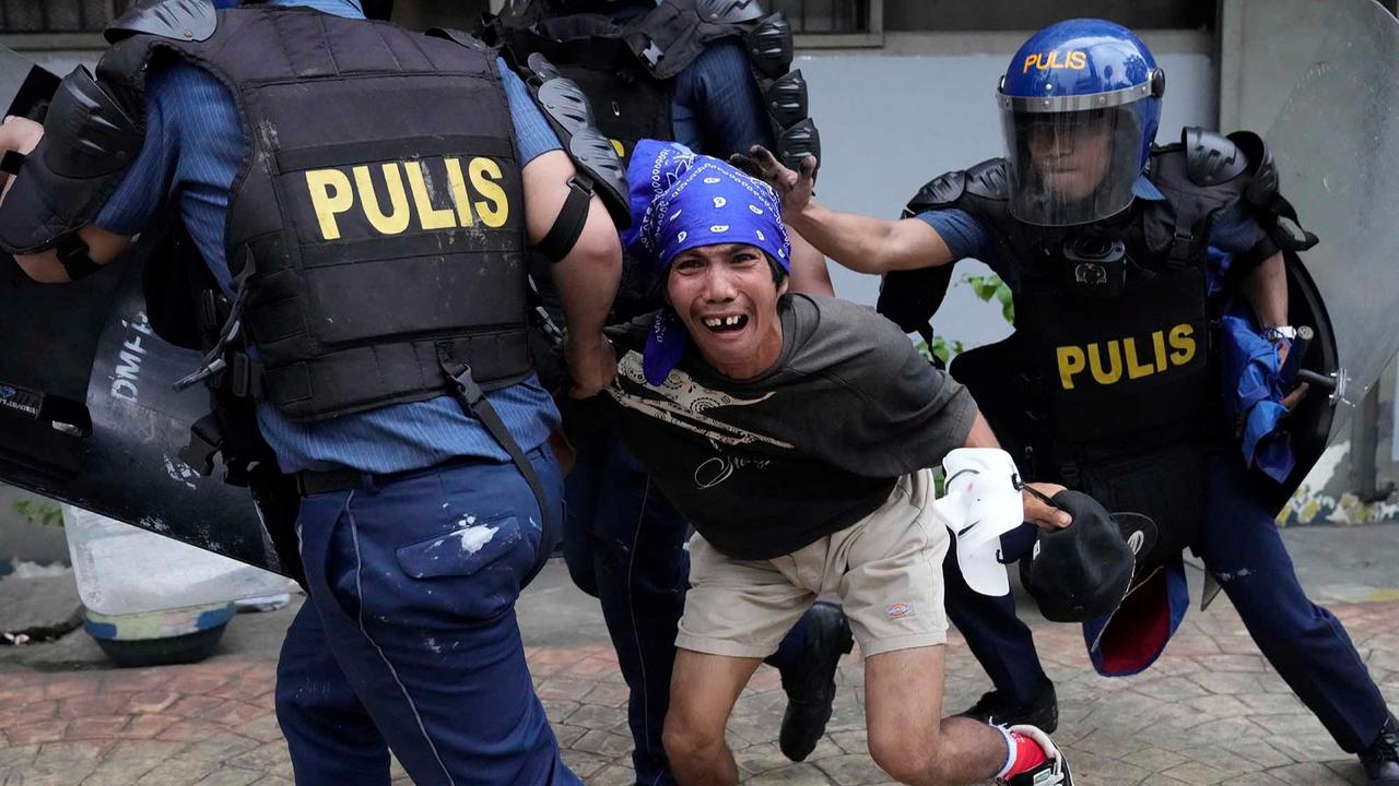 FOTO: Bentrokan di Manila,  49 Orang Ditangkap dalam Aksi Antikorupsi Filipina