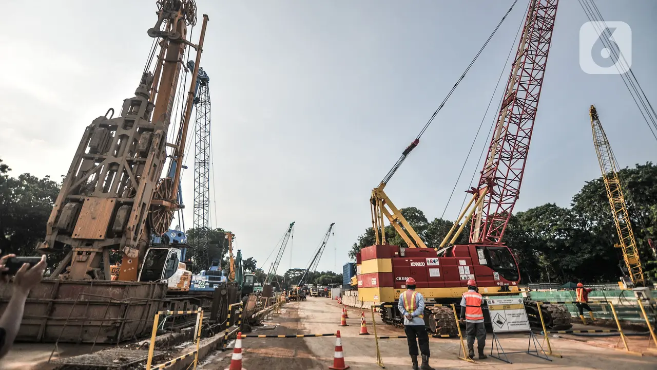 FOTO: Memantau Progres MRT Jakarta Fase 2A