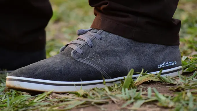 5 Tips dan Cara Merawat Sepatu Suede Agar Tetap Awet dan Menawan