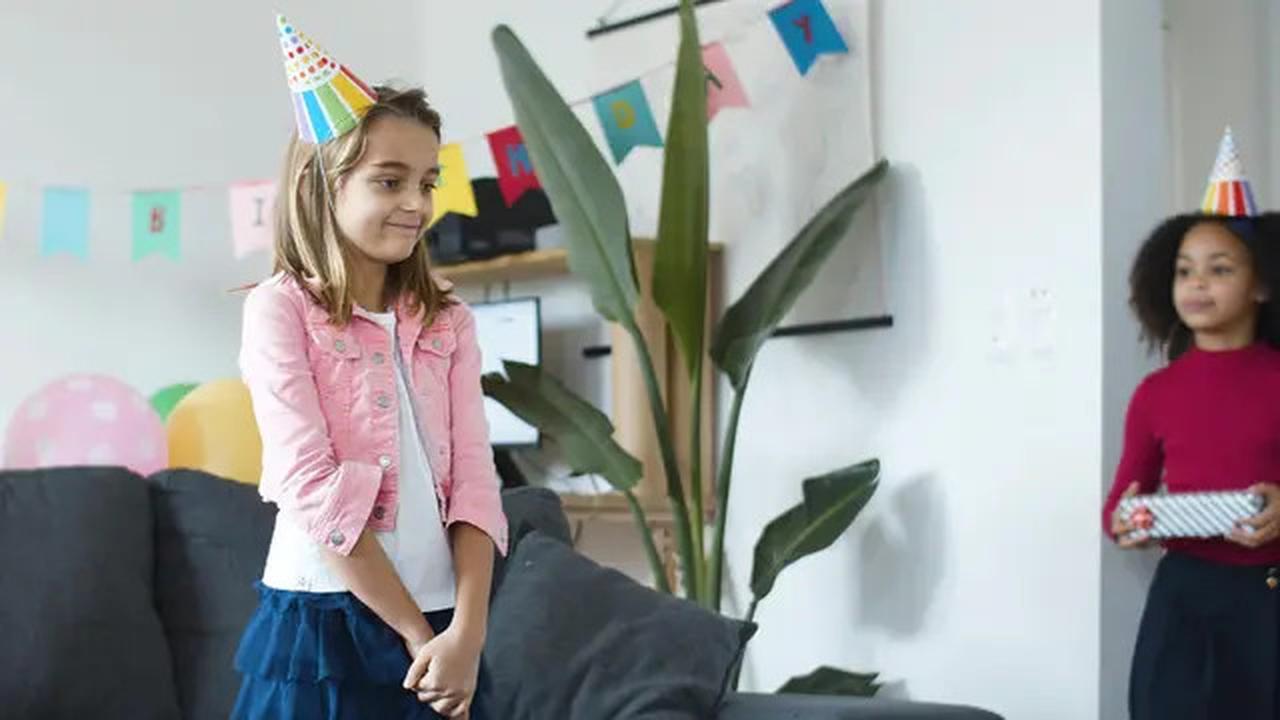 5 Kesalahan Umum Orangtua dalam Mendidik Anak yang Pemalu