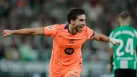 Ekspresi Ferran Torres usai membobol gawang Real Betis di lanjutan La Liga musim 2025/2026, Minggu (7/12/2025) (AP Photo/Manu Reino)