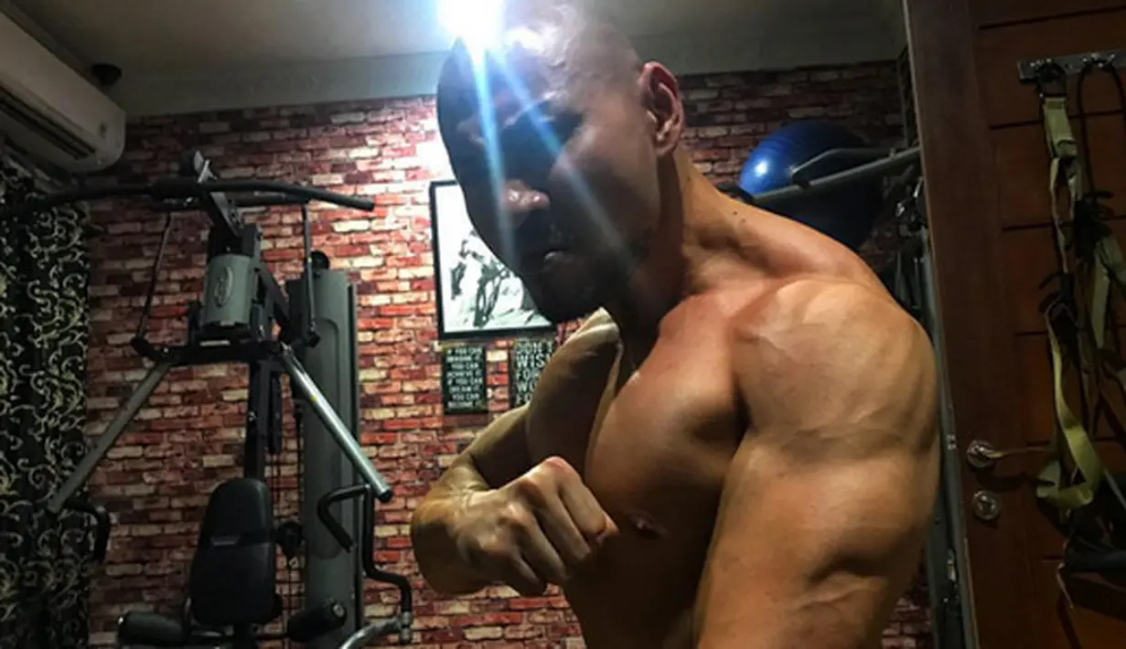 AYAH SAYA HANYA SUPIR BEMO (sebuah kisah SUKSES, a talk on IdeaFest opening for Casey Neistat) judul video yang diunggahnya itu telah di lihat 150 ribu lebih. (Instagram/mastercorbuzier)