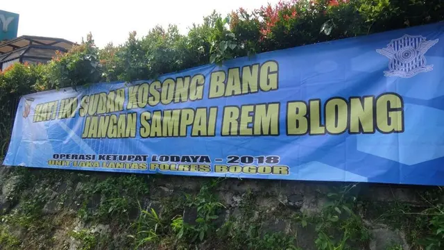 Bikin Ngenes, Ini Spanduk Polisi Buat Para Jomblo yang Mudik