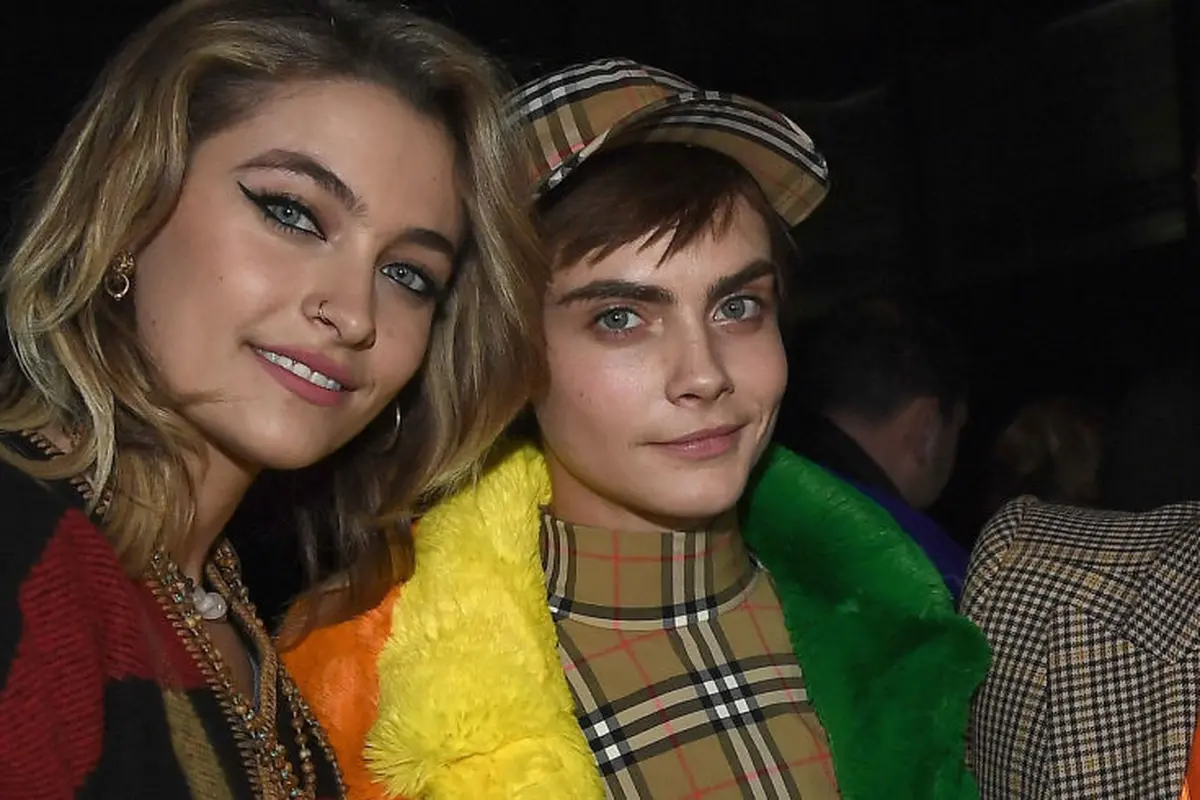 [Bintang] Paris Jackson - Cara Delevingne