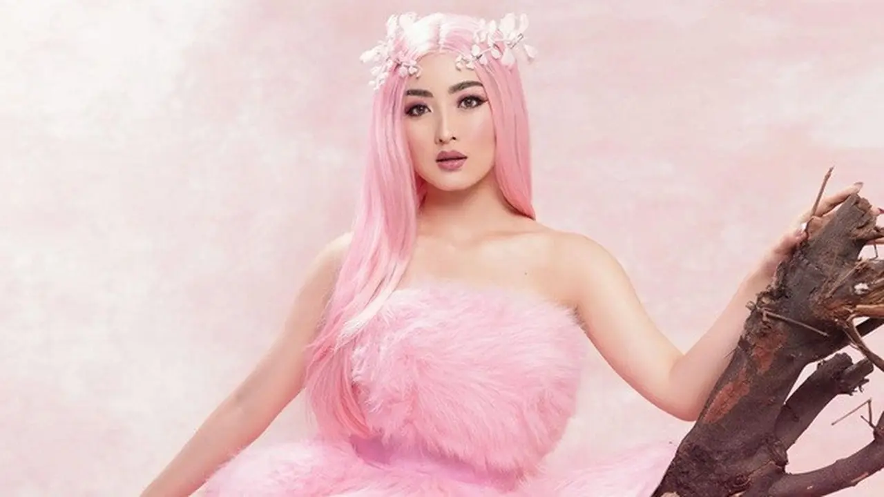 8 Pesona Natasha Wilona dalam Pemotretan Serba Pink, Bak Barbie