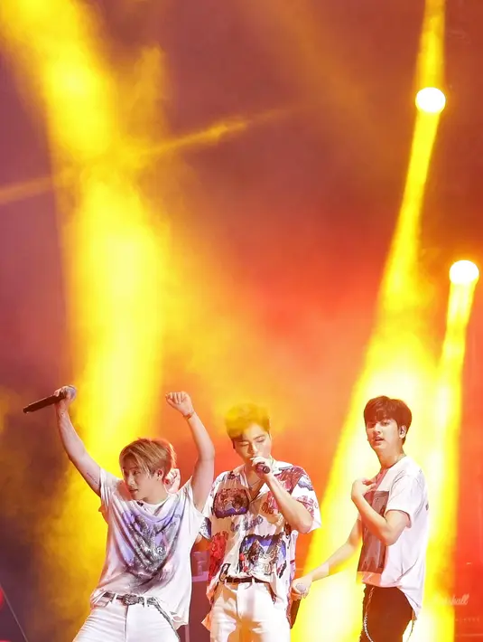 Don’t Let Me Know menjadi lagu terakhir yang mereka bawakan pada penampilan pertama dari boyband iKON tanpa Hanbin  yang sempat mengguncang jagat K-Pop di dunia. (Bambang E Ros/Fimela.com)