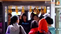 [VIDEO] Demo Buruh di HI, Busway Blok M-Kota Ditutup