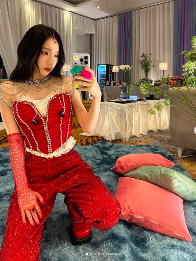 Taeyeon Pamer Camilan Khas Indonesia Saat di Backstage, Warganet: Itu Raiders Apa Snack Ulang Tahun