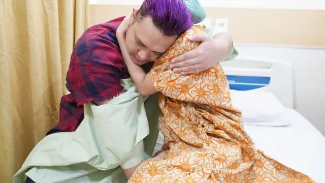 Jalanin Program Bayi Tabung, Ini 6 Momen Mesra Gilang Dirga dan Istri