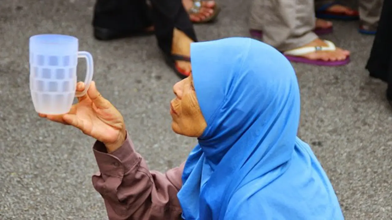 Bermodal Hijab, Pengemis Ini Raup Rp33 Juta per Bulan