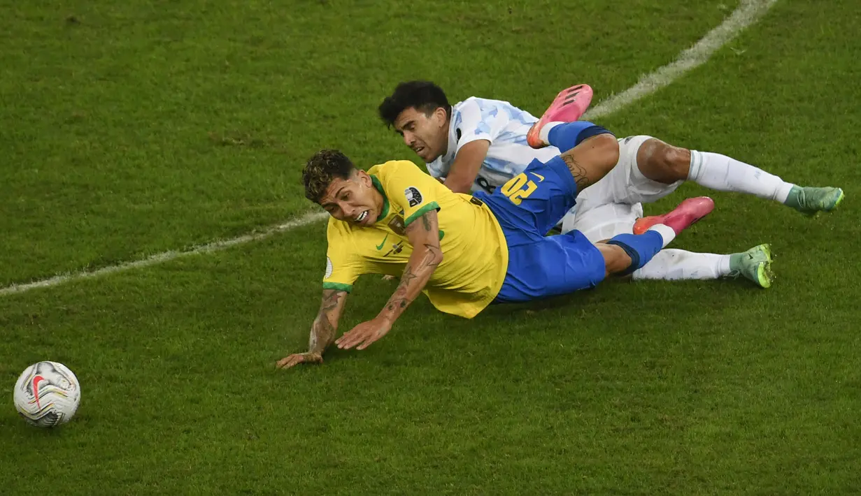 Penampilan terakhir Roberto Firmino bersama Timnas Brasil adalah saat Tim Samba takluk 0-1 dari Argentina di final Copa America 2021 (11/7/2021). (AFP/Mauro Pimentel)