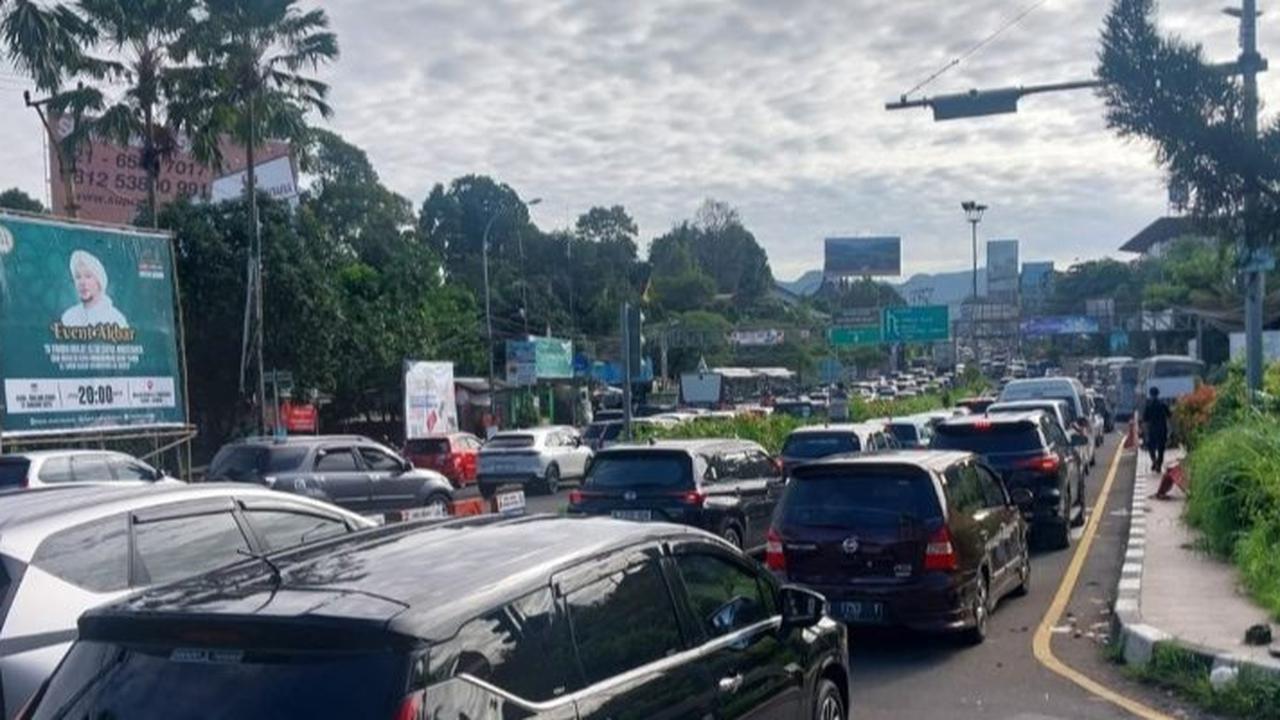 Macet 2,5 Kilometer di Puncak Bogor, Ternyata Ini Penyebabnya