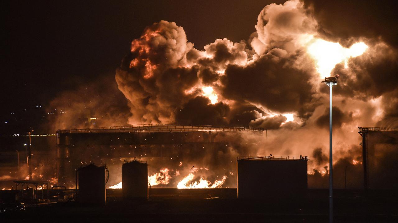 FOTO: Pemberontak Yaman Serang Fasilitas Minyak Arab Saudi