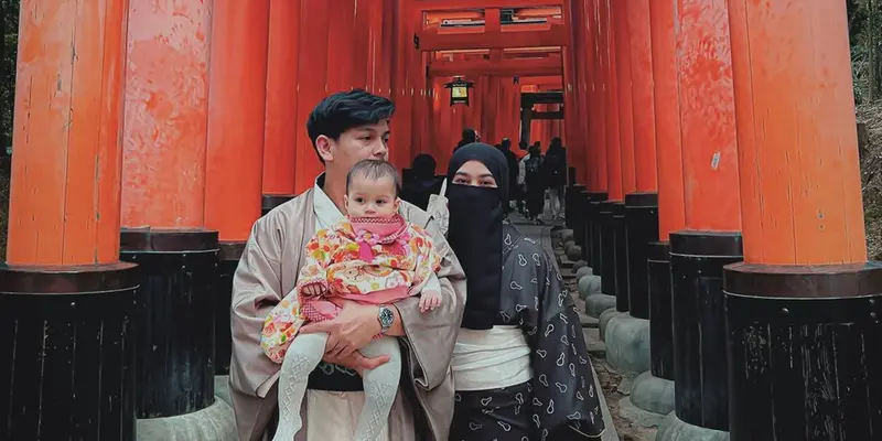 Tampil Serasi, Ini Potret Natta Reza dan Istri saat Pakai Kimono di Jepang