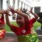 Sejumlah anak berpartisipasi mengikuti flash mob tari tradisional pendet asal Bali di Museum Nasional Indonesia, Jakarta, Sabtu (23/4). Kegiatan ini menyambut peringatan ulang tahun Museum Nasional Indonesia pada 24 April 2016 (Liputan6.com/Angga Yuniar)