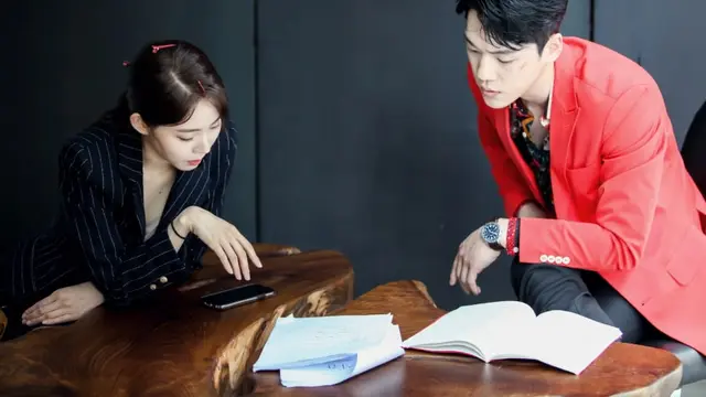 Kim Jung Hyun dan Hwang Seung Eon dalam drakor Time. (MBC via Soompi)