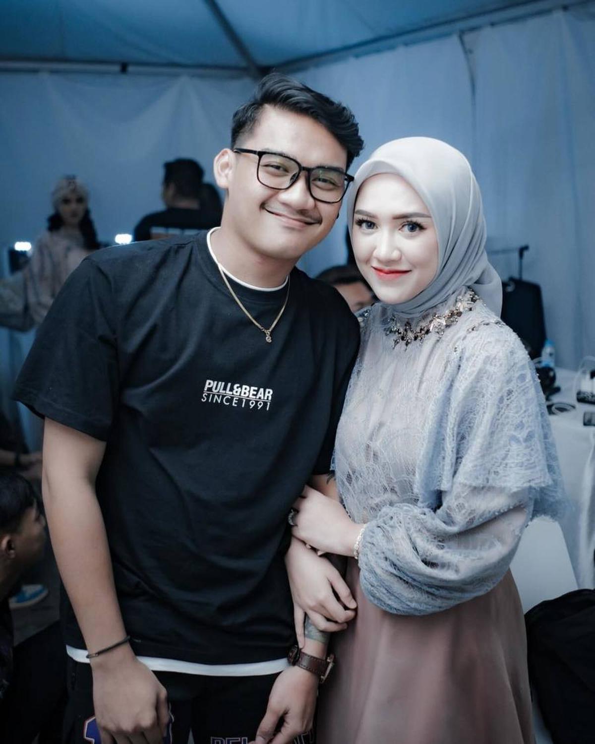 Penampilan Memukau Happy Asmara