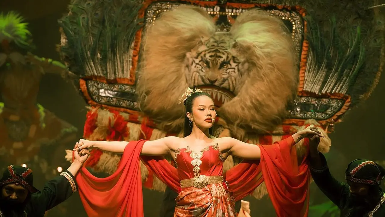 Yura Yunita Naik Reog