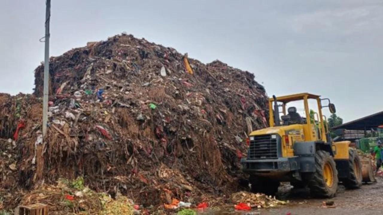Pemprov DKI Angkut 2.002 Ton Sampah dari Pasar Induk Kramat Jati, Target Tuntas 12 Hari