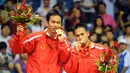 Medali emas Ganda Putra Olimpiade 2008. Dalam partai final cabang bulutangkis Olimpiade 2008 yang digelar di Beijing, Cina, Markis Kido/Hendra Setiawan mengalahkan andalan tuan rumah, Cai Yun/Fu Haifeng dengan skor 11-21, 21-11, 21-16. (Foto: AFP/Goh Chai Hin)