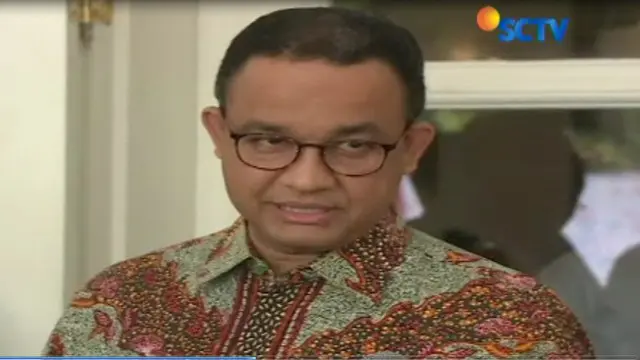 Anies mengaku tidak melarang warga datang, namun dia akan mengkaji alur proses pengaduan masalah agar warga tak perlu jauh-jauh datang.