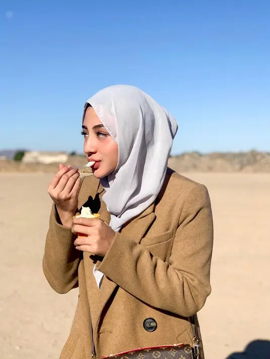 Sebelum namanya dikenal di bidang akting dan tarik suara. Gadis yang akrab disapa Gin ini lebih dulu mengawali karirnya lewat dunia modeling. Tak heran, ia pun nampak piawai dalam bergaya di depan kamera. (Liputan6.com/IG/marginw@)