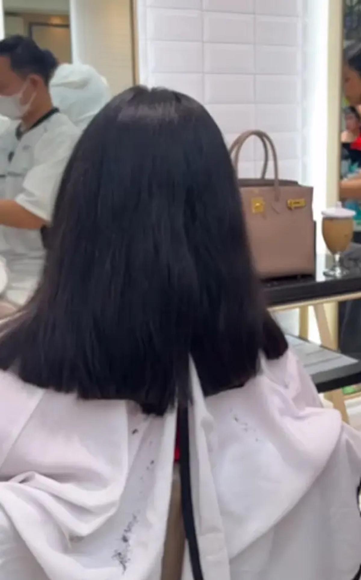 Potret Terbaru Erina Gudono dengan Rambut Bob, Tas Mewahnya Ikut Disorot