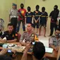 Polres Depok menangkap 3 dari 4 orang pelaku pembunuhan wartawati Nurbaeti Rofiq. (Liputan6.com/Atem Allatif)