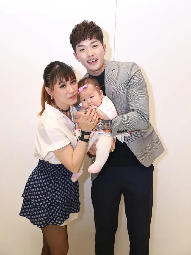 [Bintang] Lee Jeong Hoon dan Monique Octaviani alias Moa