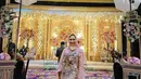 CEO dari salah satu rumah sakit swasta ini kerap tampil elegan dengan dress saat menghadiri acara kondangan.  [Foto: IG/dine.pearl].