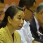 Menteri BUMN, Rini Soemarno mengikuti rapat kerja dengan Komisi VII DPR RI di Komplek Parlemen, Jakarta,  Jumat (24/4/2015). (Liputan6.com/Andrian M Tunay)