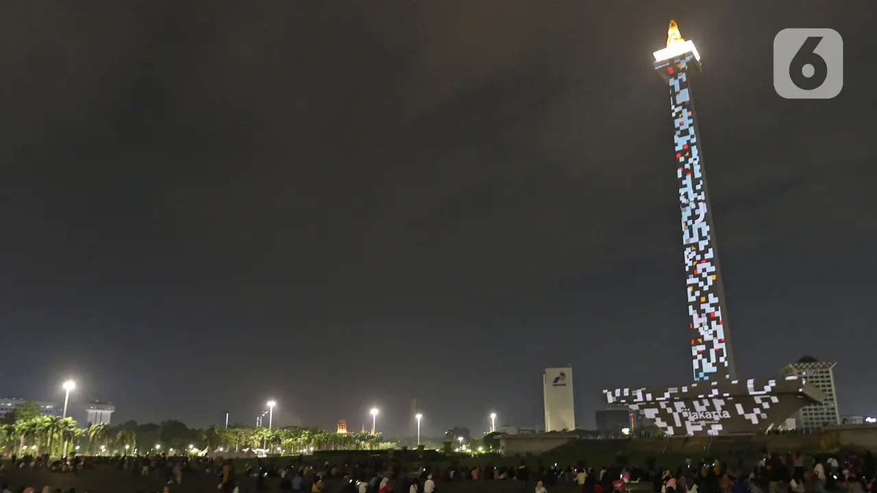 Melihat Pertunjukan Video Mapping di Monas
