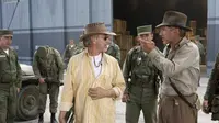 Sutradara Steven Spielberg bersama aktor Harrison Ford di film Indiana Jones.