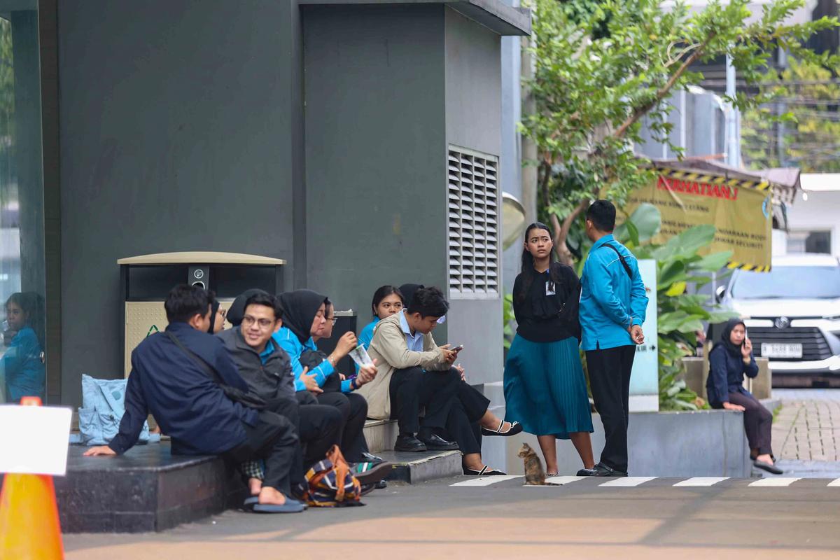 FOTO: Kejagung Geledah Kantor BGN Aktivitas Pegawai Terganggu
