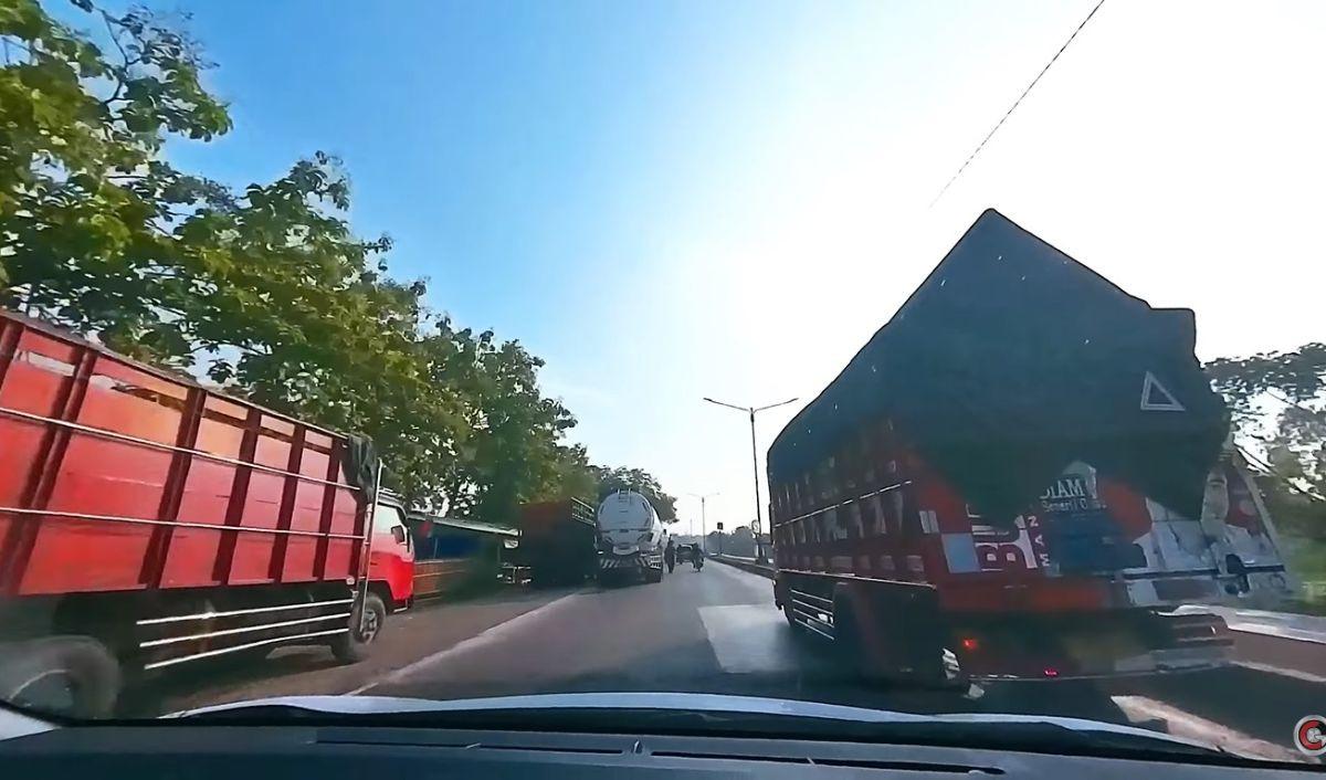 Banyak Dilintasi Truk-truk Besar