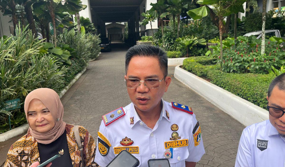 Menurut Syafrin, masih tersisa 20 persen warga menunda kepulangan ke Jakarta.