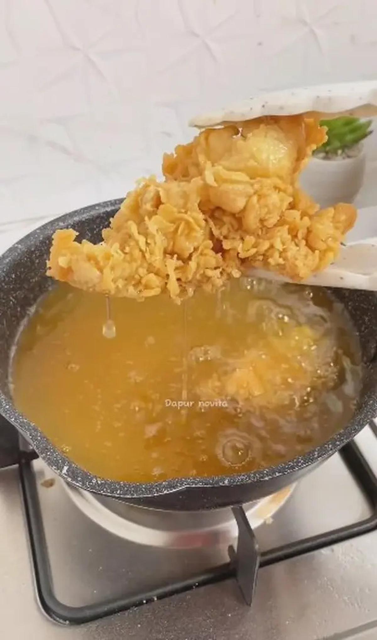 Resep Ayam Krispi Tebal seperti Pedagang Kaki Lima yang Laris di Depan Sekolah