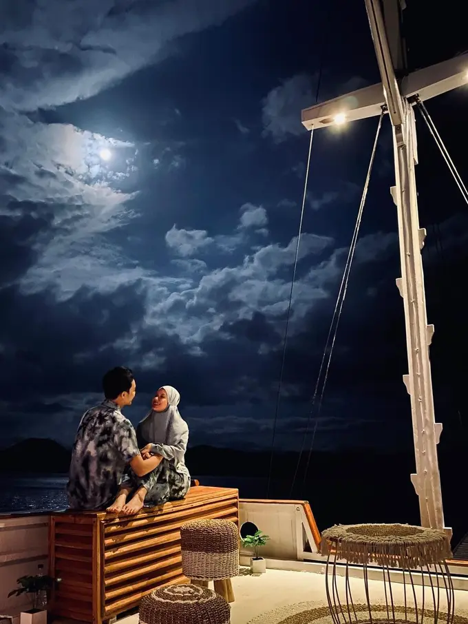 Rey Mbayang dan Dinda Hauw