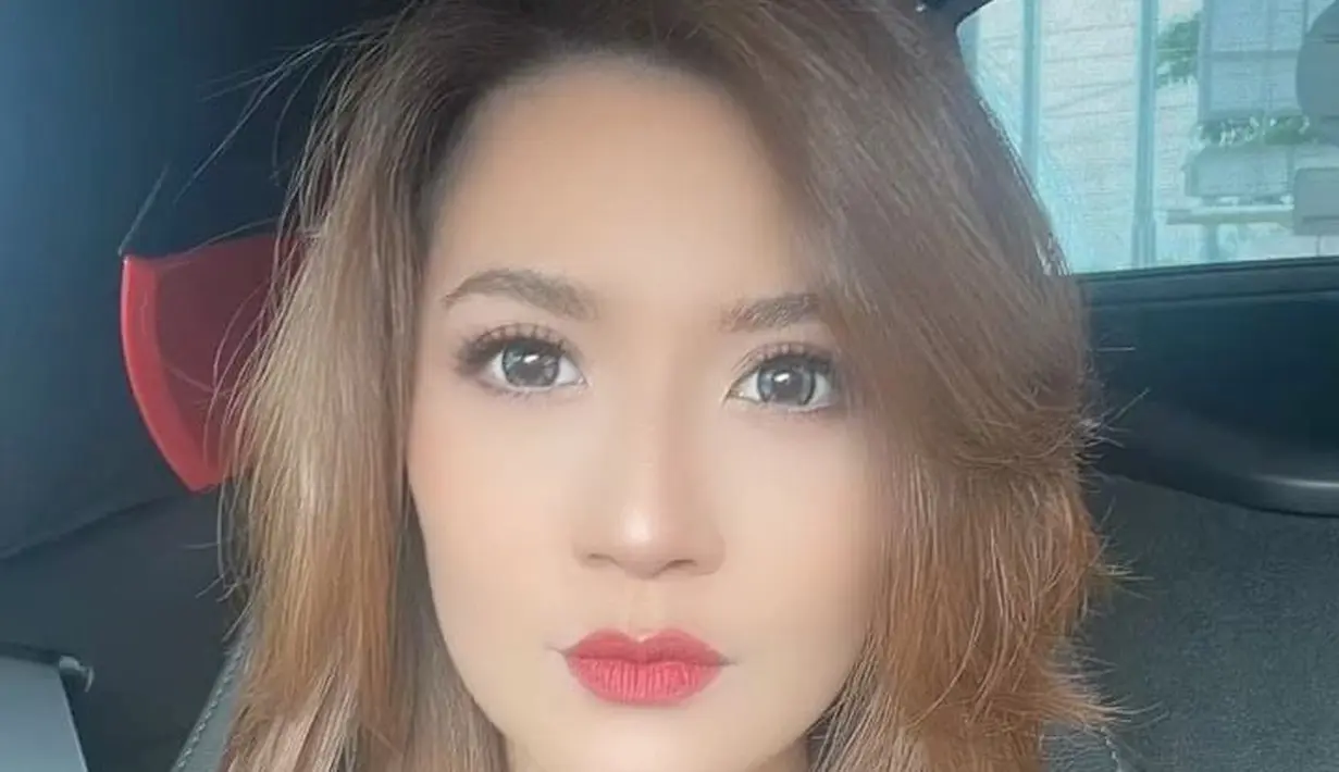 Melalui laman Instagramnya, Asty Ananta cukup sering unggah potret dirinya hingga tak sedikit rekan artis yang memujinya. (FOTO: instagram.com/asty_ananta/)