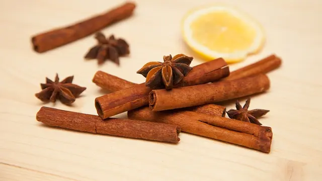 Ilustrasi Kayu Manis dan Lemon (sumber: pixabay)