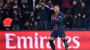 Pemain 20 tahun tersebut juga sukses menjuarai Piala Dunia 2018 di Rusia. PSG sepertinya akan menciptakan Release Clause untuk Mbappe jauh lebih besar dari pembeliannya ke PSG dulu yang mencapai 166 juta pounds. (AFP/ Franck Fife)