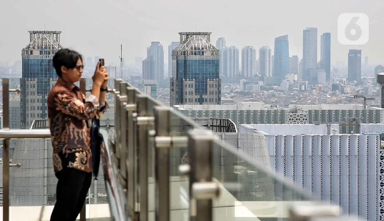 Melalui Dinas Lingkungan Hidup (DLH) DK Jakarta akan menduplikasi cara kota Paris dan Bangkok dalam menangani polusi udara. (Liputan6.com/Angga Yuniar)