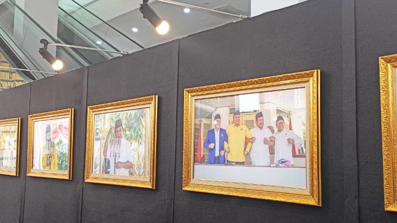 Selain itu, terdapat foto-foto deklarasi dukungan terhadap Prabowo dilakukan Partai Golkar dan PAN beberapa waktu lalu.