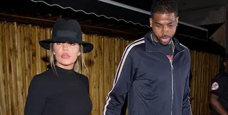 Pada April 2018, beberapa hari sebelum Khloe Kardashian melahirkan, Tristan Thompson tertangkap basah bersama dengan wanita lain di hotel. (HollywoodLife)