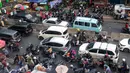 Kemacetan terjadi di ruas jalan Pasar Tanah Abang, Jakarta, pada akhir pekan di bulan Ramadan, Sabtu (15/4/2023). (Liputan6.com/Angga Yuniar)
