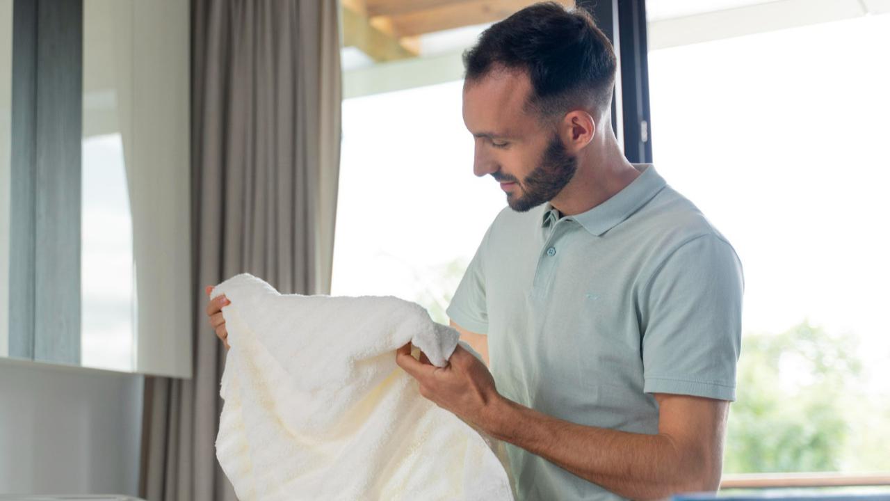 Tips Mengatasi Baju Putih yang Kelunturan dengan Cuka, Ikuti Langkah Jitunya!