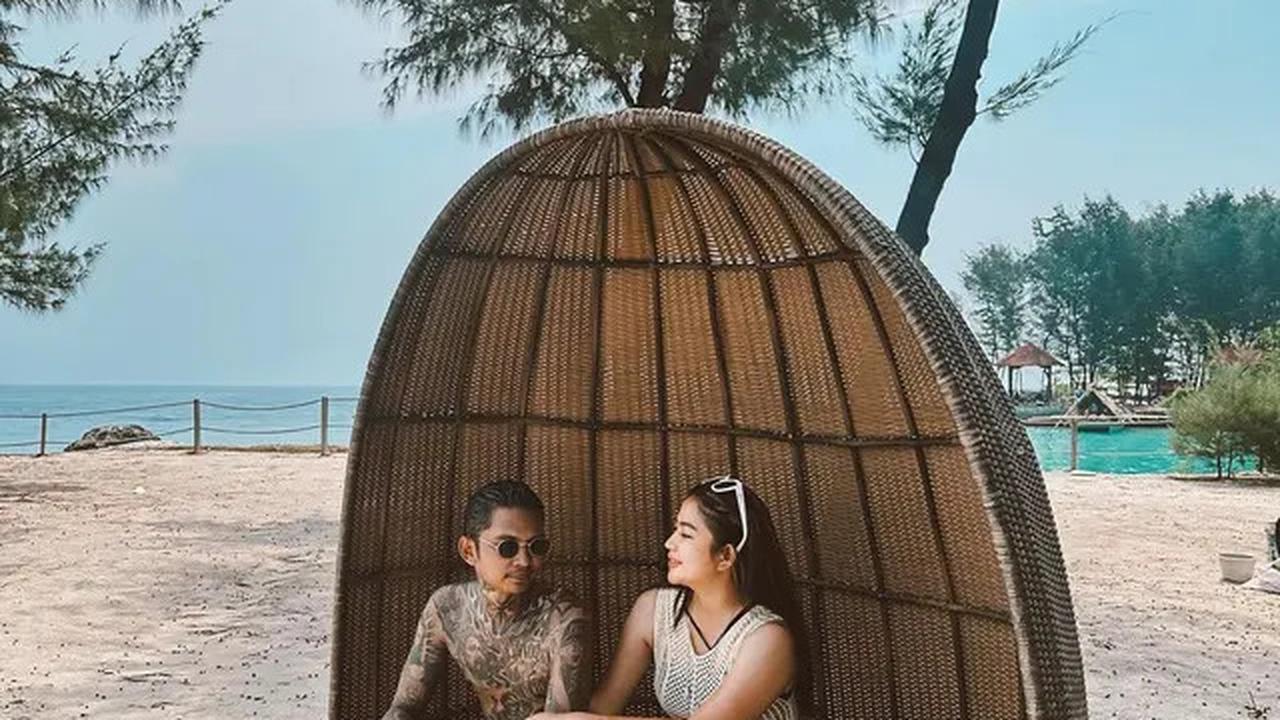 7 Potret Eriska Nakesya Istri Young Lex, Hobi Masak hingga Buka Warung Makan